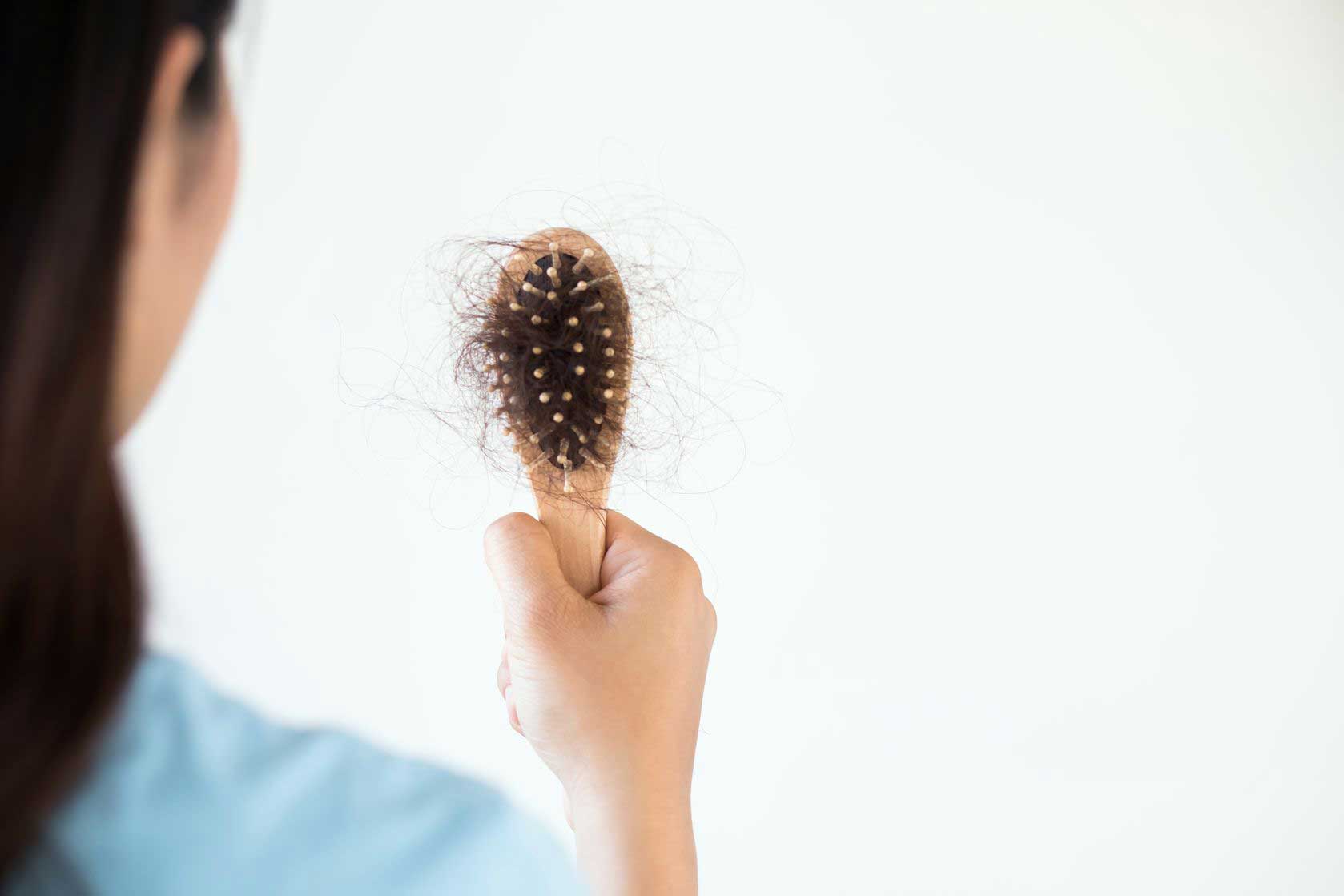 Menghentikan Kerontokan Rambut dengan Bahan Alami yang Tersedia di Rumah