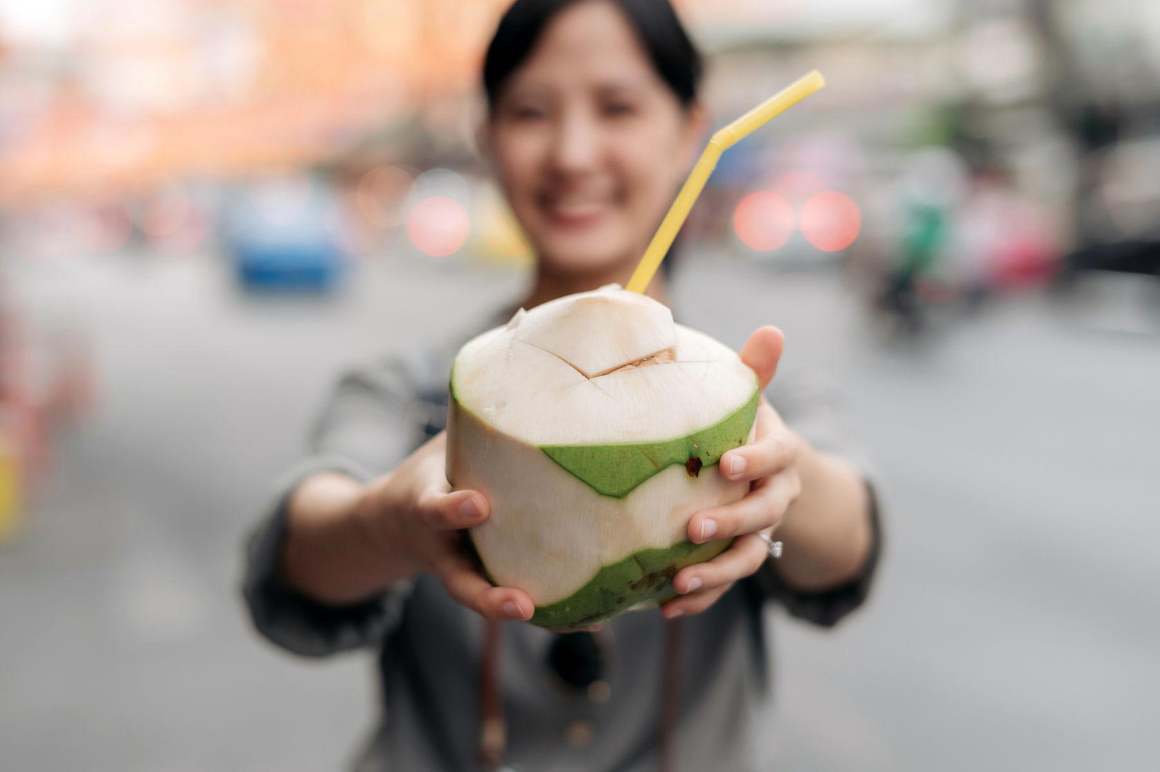 Rahasia Waktu Terbaik Minum Air Kelapa untuk Kesehatan Maksimal!